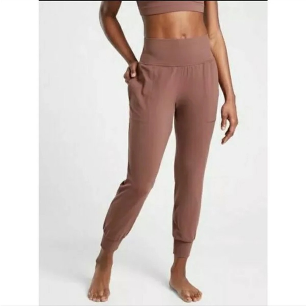 NWT Athleta Salutation Jogger